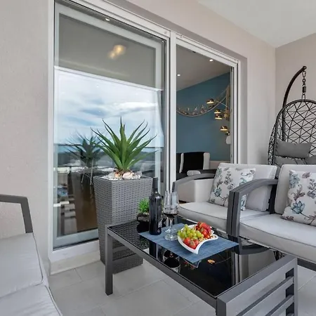 Lulemaris Apartments Sea & Mountain View Apartment